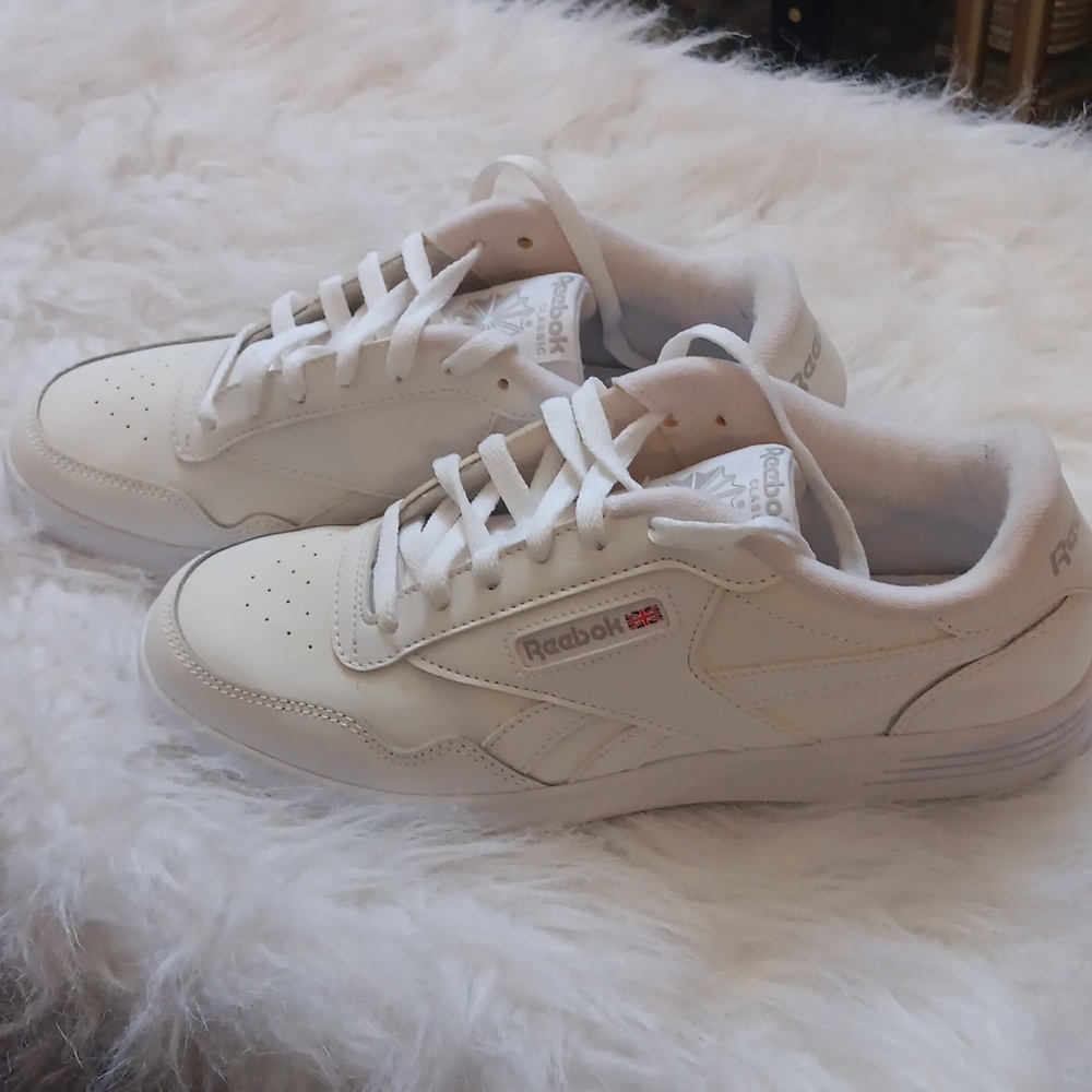 White Reeboks - Picture 2 of 5